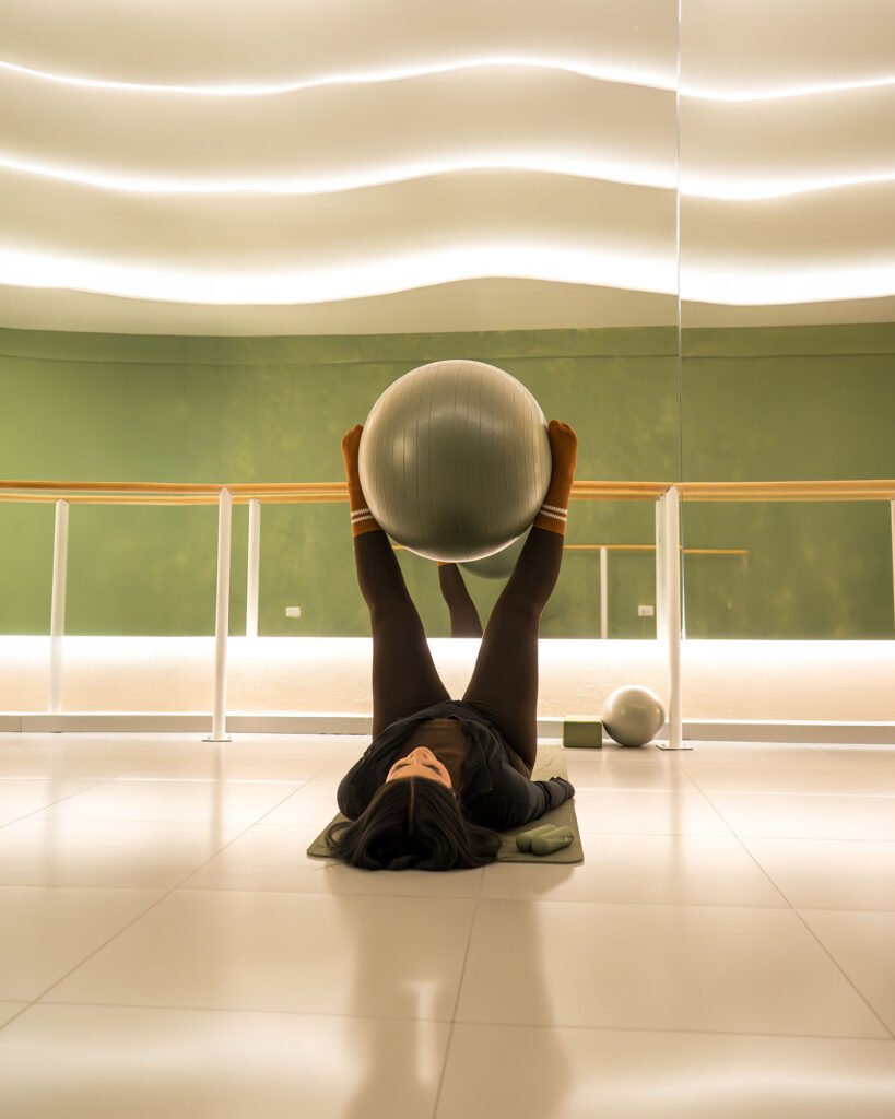 Clase de pilates mat con props en Studio Sage Puebla